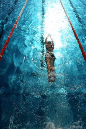 Young woman wwimming underwater
